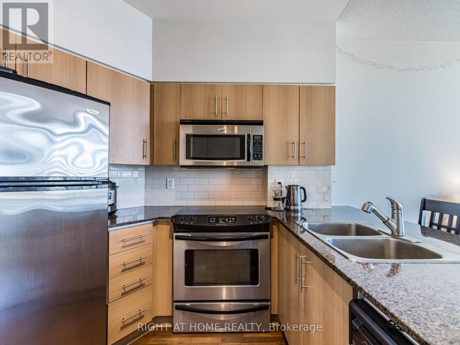 #1212 -15 Windermere Ave, Toronto, Ontario  M6S 5A2 - Photo 9 - W8244254