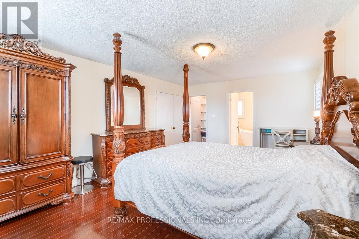 292 Laurentian Ave, Mississauga, Ontario  L4Z 2S2 - Photo 22 - W8252268