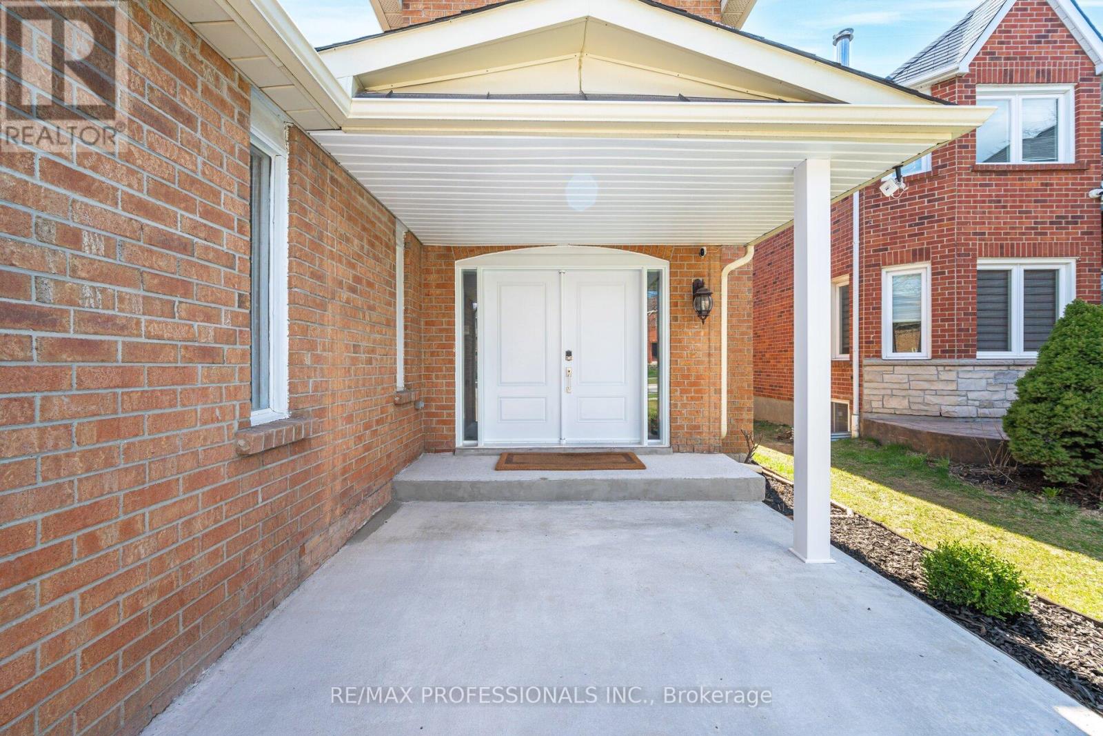 292 Laurentian Ave, Mississauga, Ontario  L4Z 2S2 - Photo 4 - W8252268