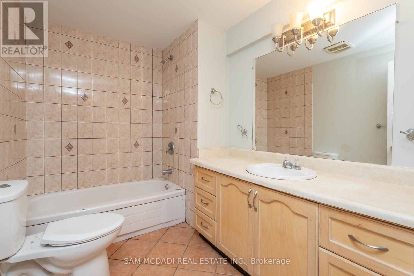 5914 Long Valley Rd, Mississauga, Ontario  L5M 6J6 - Photo 33 - W8289650