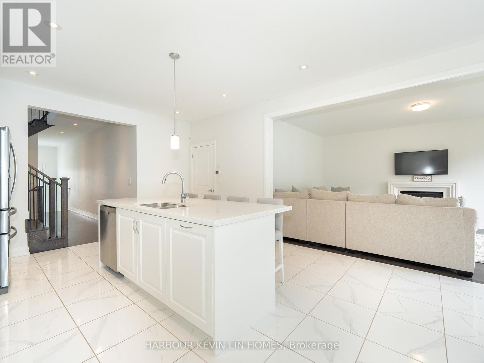 14 Longworth Avenue, Richmond Hill, Ontario  L4E 1J1 - Photo 10 - N12090900