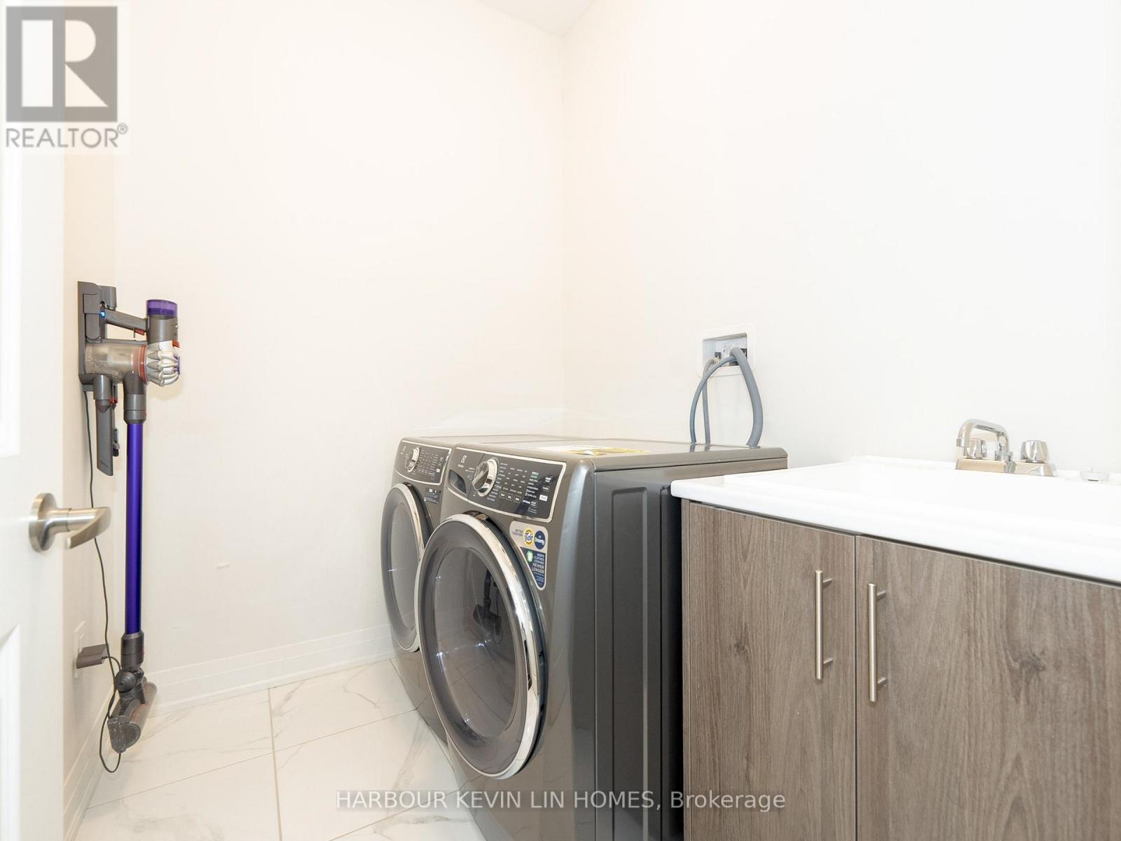 14 Longworth Avenue, Richmond Hill, Ontario  L4E 1J1 - Photo 18 - N12090900