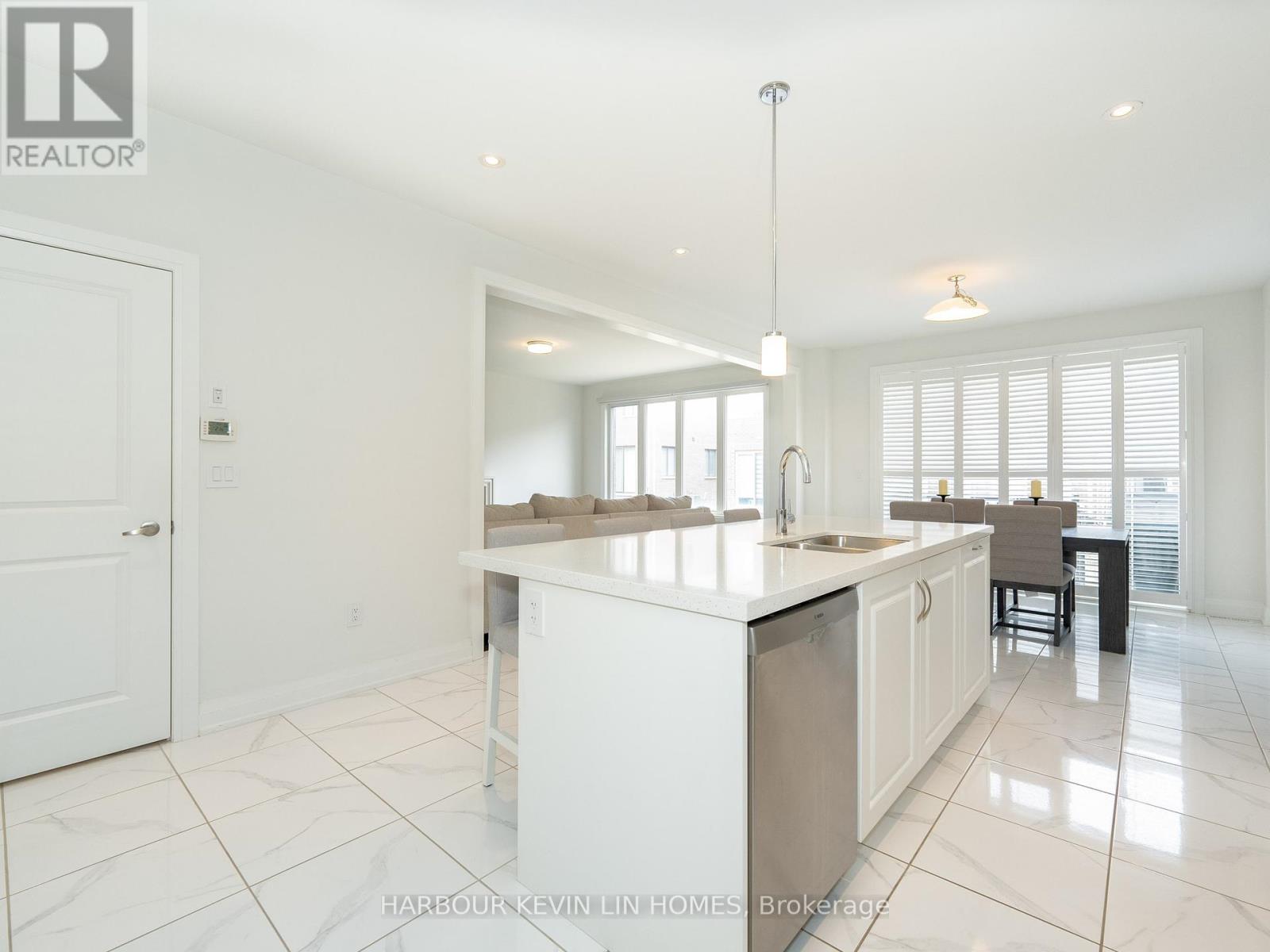 14 Longworth Avenue, Richmond Hill, Ontario  L4E 1J1 - Photo 7 - N12090900