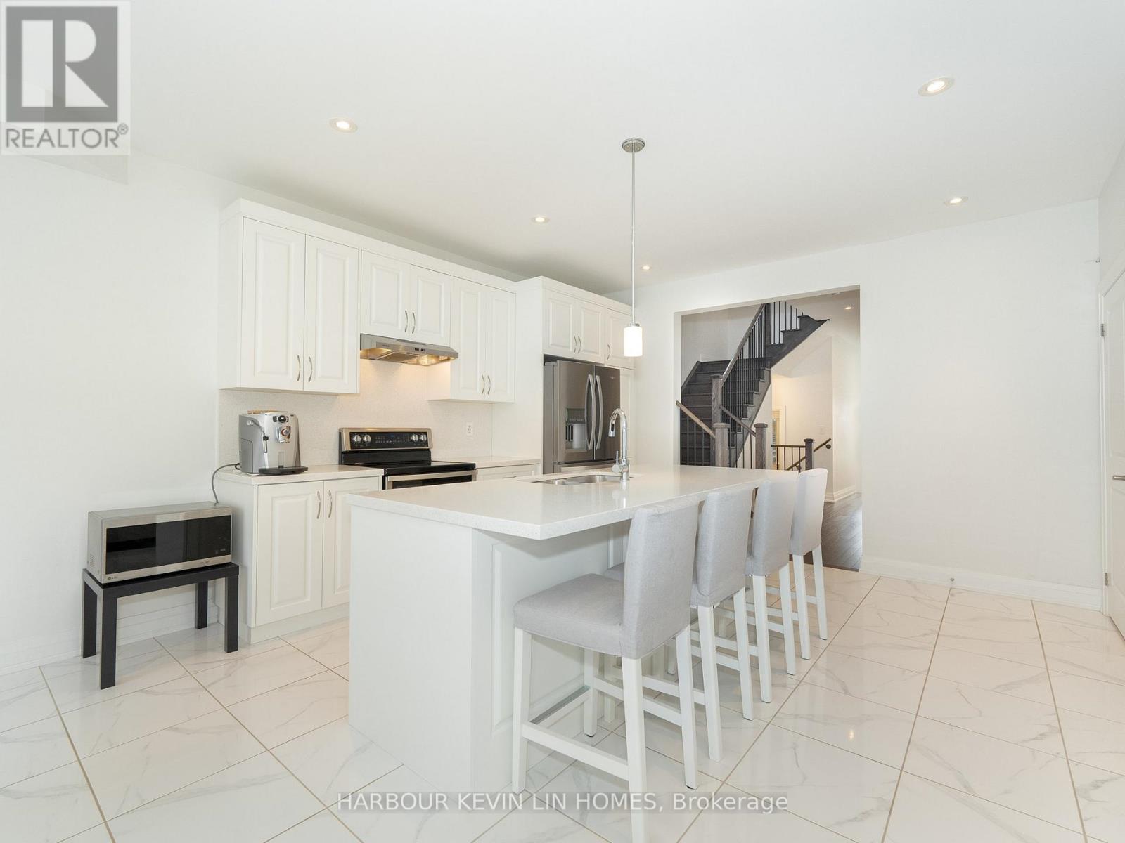 14 Longworth Avenue, Richmond Hill, Ontario  L4E 1J1 - Photo 9 - N12090900