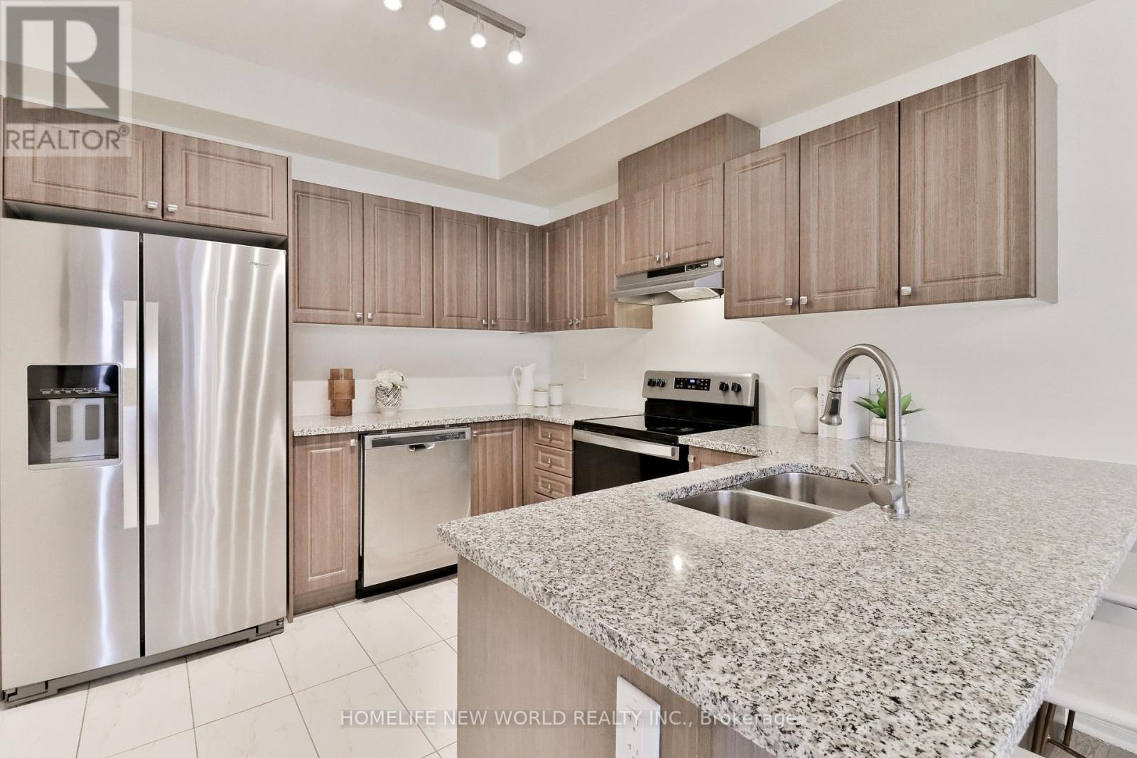 69 Ness Drive, Richmond Hill, Ontario  L4S 0K5 - Photo 5 - N12113387