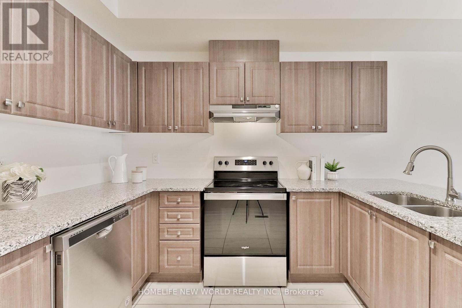 69 Ness Drive, Richmond Hill, Ontario  L4S 0K5 - Photo 6 - N12113387