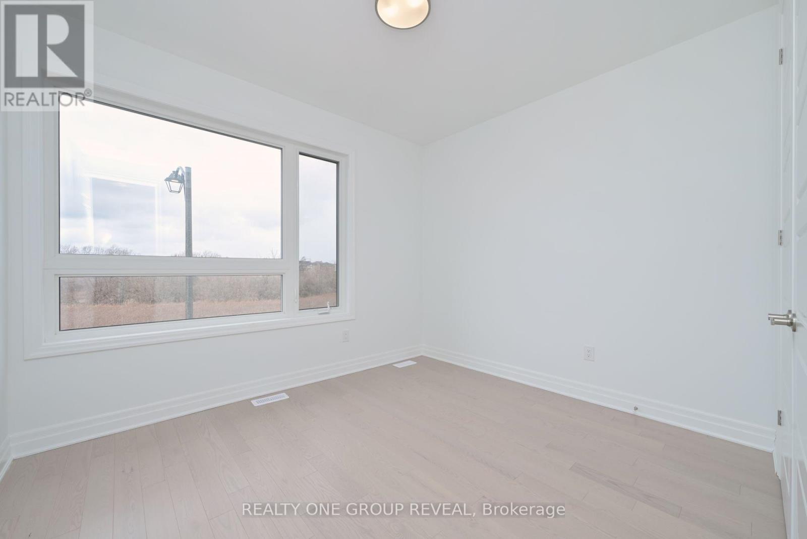 27 Greenridge Crescent, Markham, Ontario  L6C 3M1 - Photo 15 - N12135066