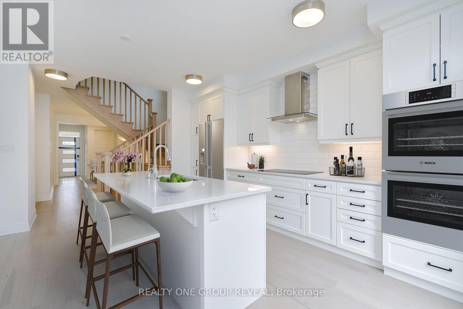 27 Greenridge Crescent, Markham, Ontario  L6C 3M1 - Photo 4 - N12135066