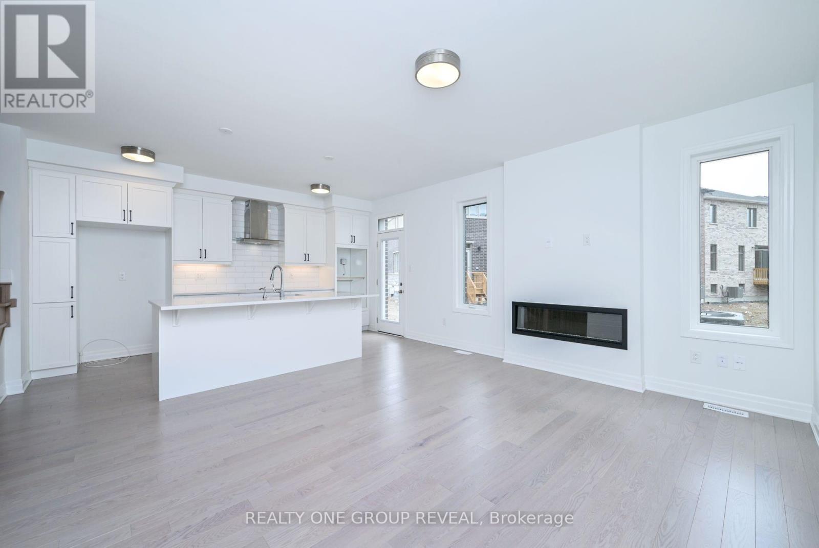 27 Greenridge Crescent, Markham, Ontario  L6C 3M1 - Photo 9 - N12135066