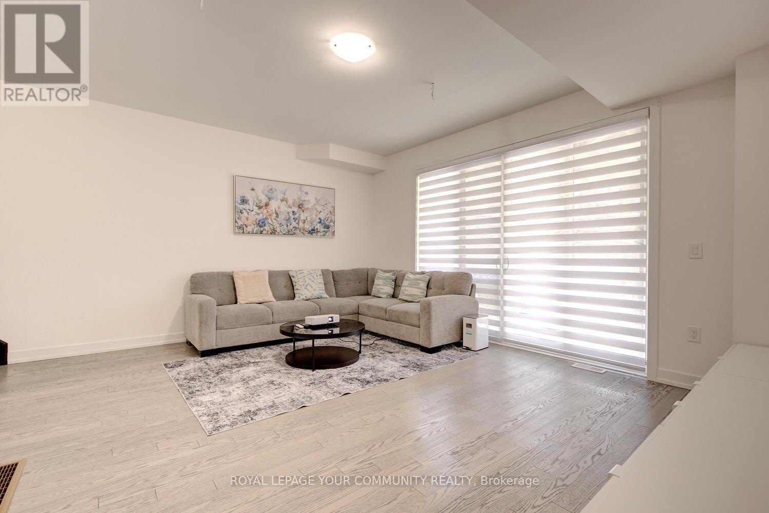 16 Glenngarry Crescent, Vaughan, Ontario  L6A 4Z4 - Photo 3 - N12144042