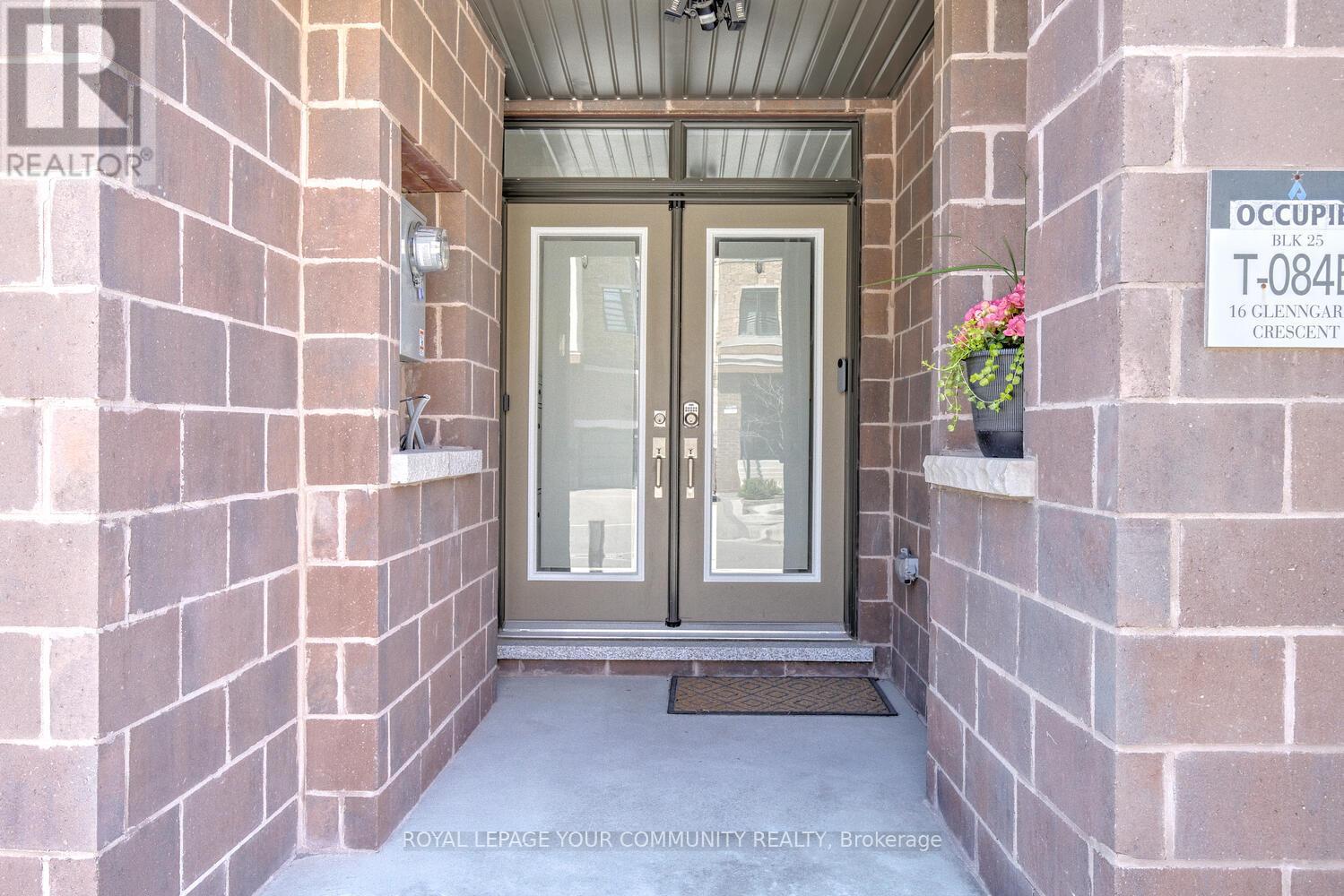 16 Glenngarry Crescent, Vaughan, Ontario  L6A 4Z4 - Photo 6 - N12144042