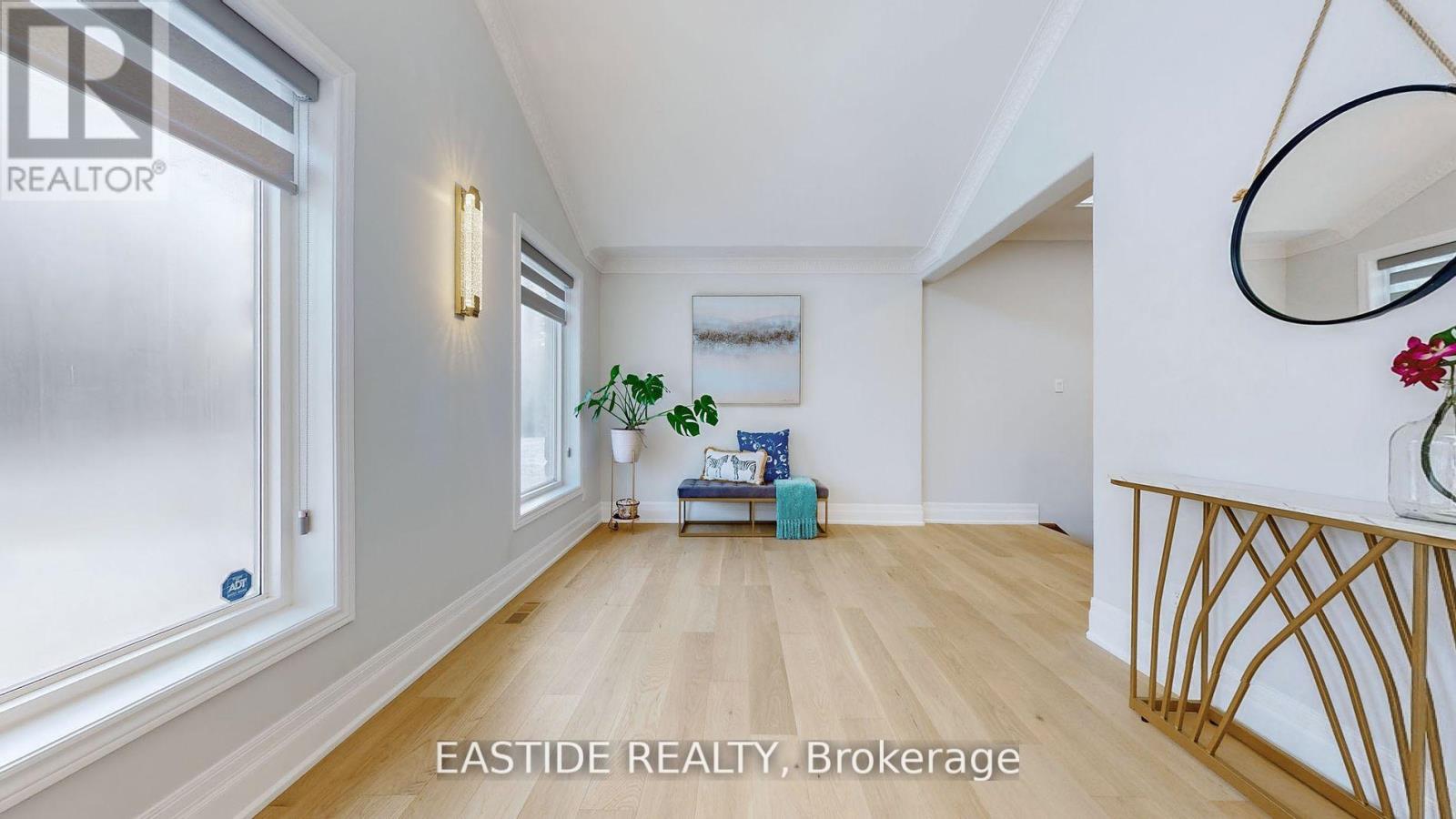 8 Ridgewood Drive, Richmond Hill, Ontario  L4E 3M1 - Photo 2 - N12147520