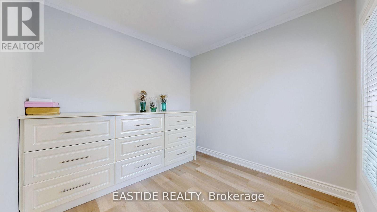 8 Ridgewood Drive, Richmond Hill, Ontario  L4E 3M1 - Photo 23 - N12147520