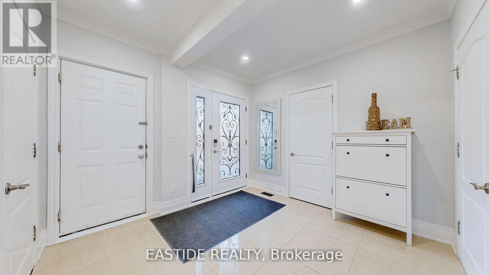 8 Ridgewood Drive, Richmond Hill, Ontario  L4E 3M1 - Photo 27 - N12147520
