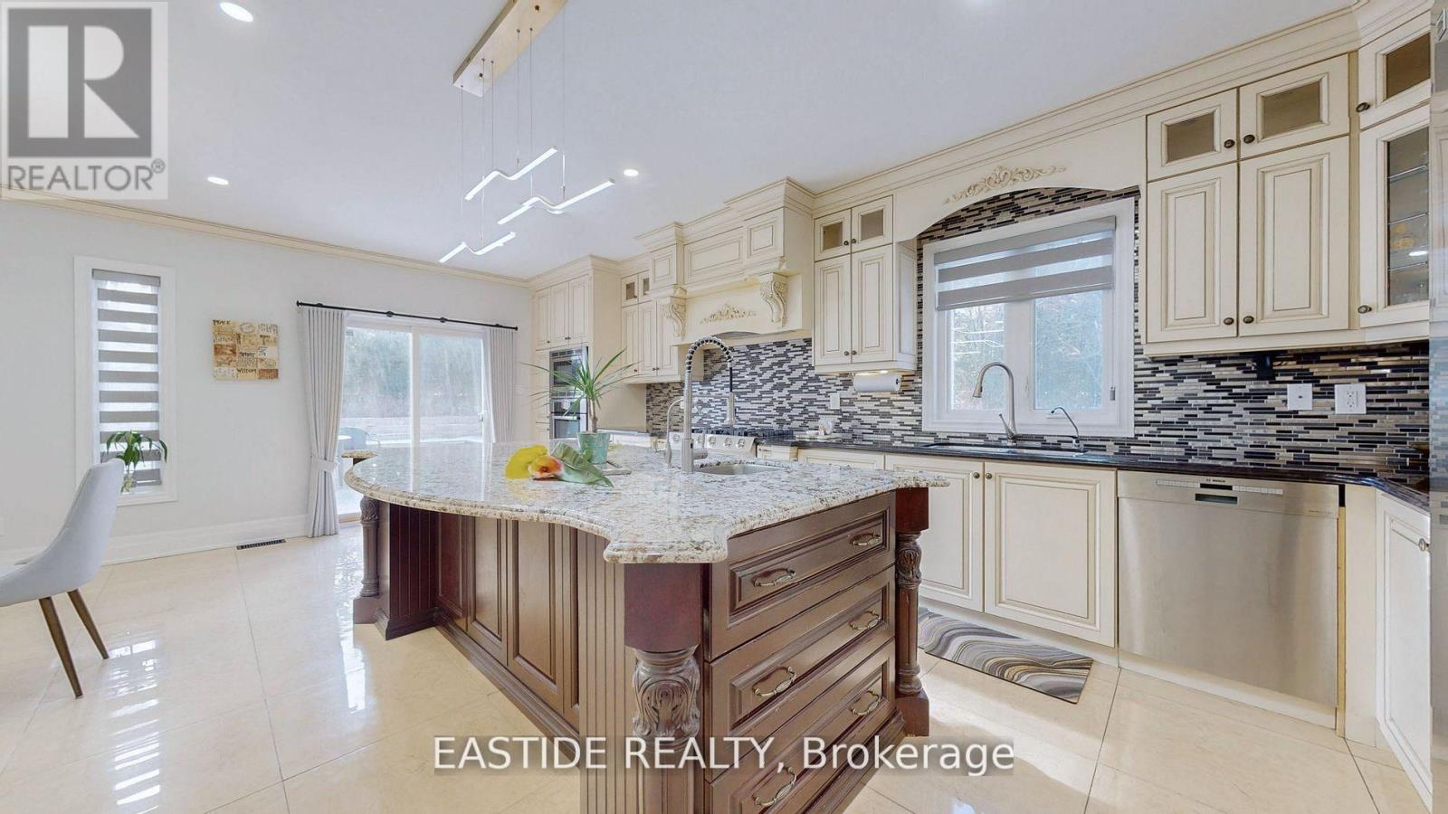 8 Ridgewood Drive, Richmond Hill, Ontario  L4E 3M1 - Photo 29 - N12147520