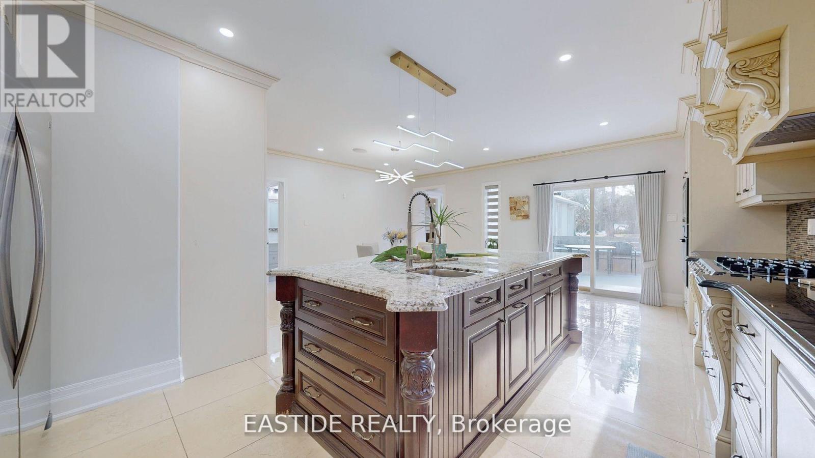 8 Ridgewood Drive, Richmond Hill, Ontario  L4E 3M1 - Photo 30 - N12147520