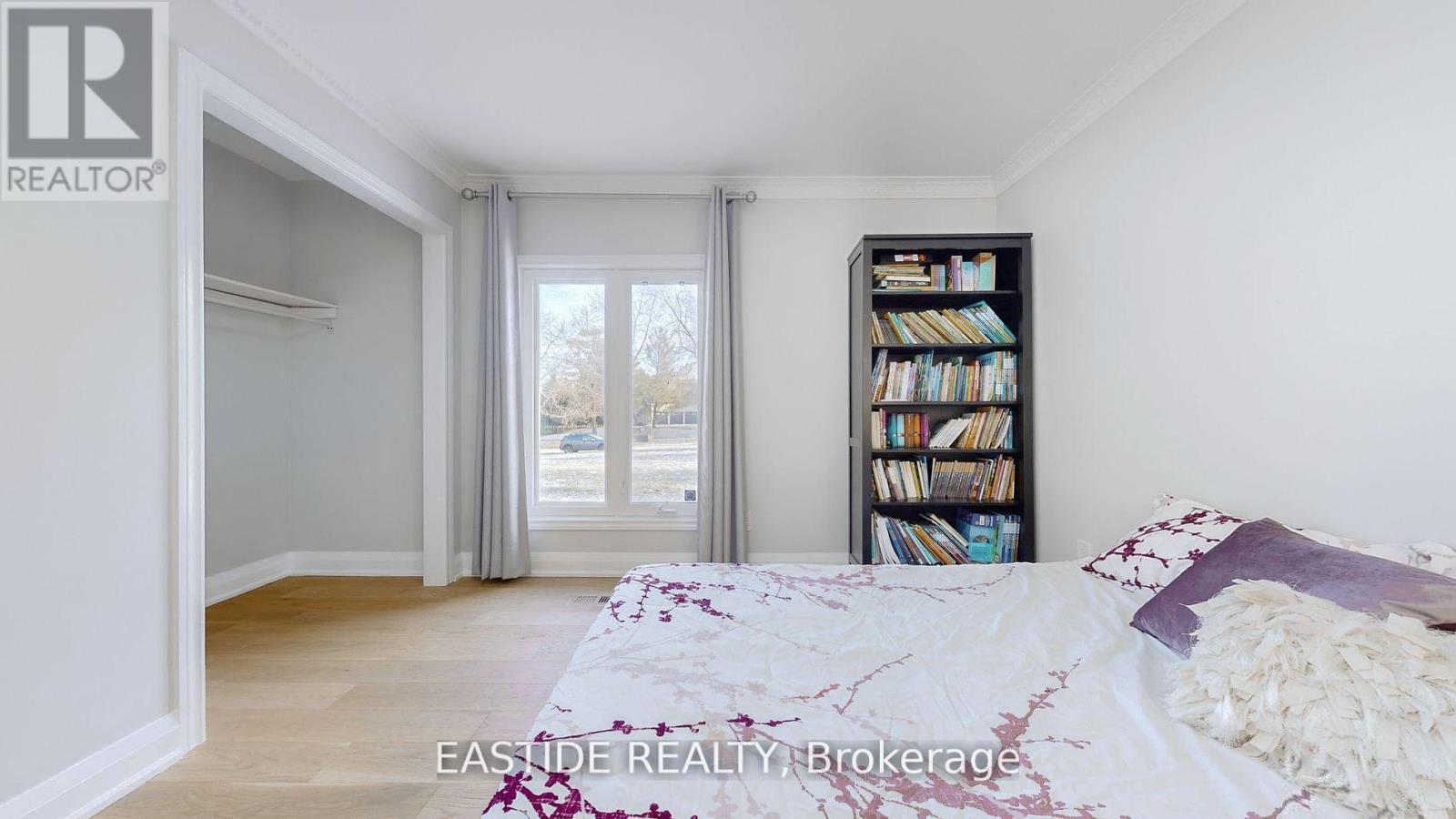 8 Ridgewood Drive, Richmond Hill, Ontario  L4E 3M1 - Photo 6 - N12147520