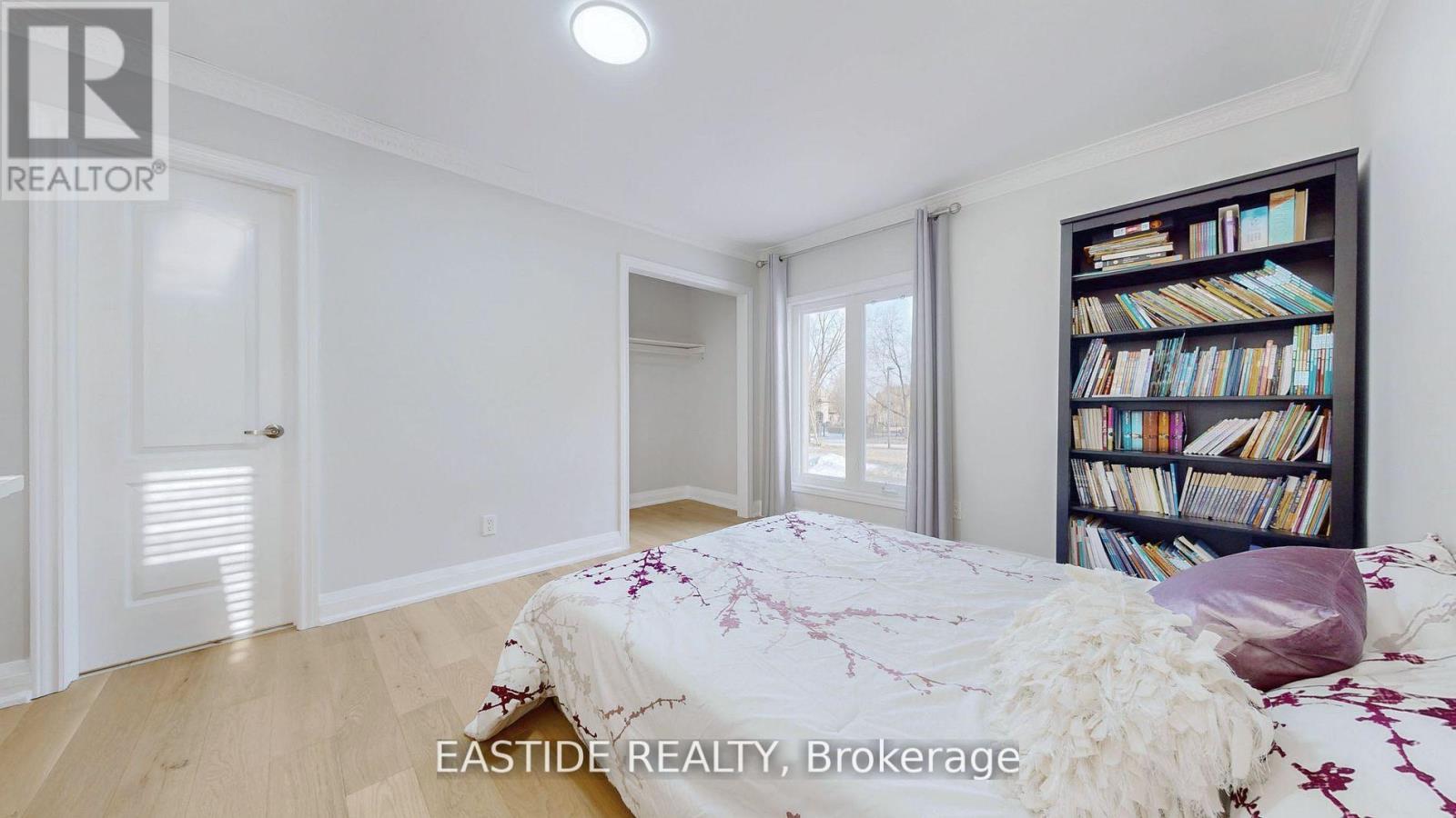 8 Ridgewood Drive, Richmond Hill, Ontario  L4E 3M1 - Photo 7 - N12147520
