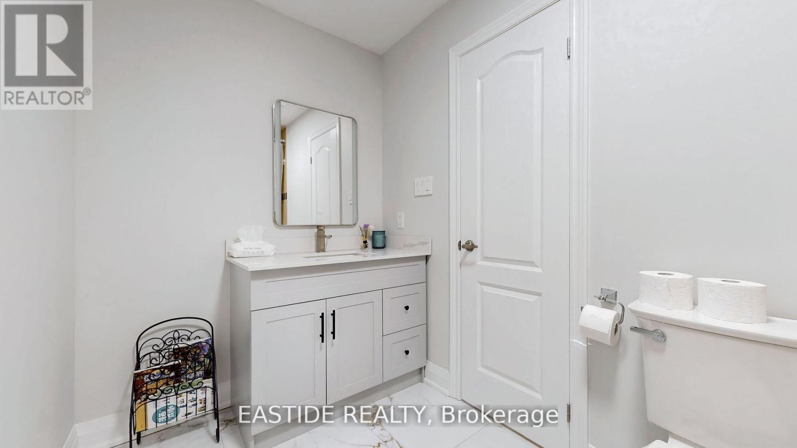8 Ridgewood Drive, Richmond Hill, Ontario  L4E 3M1 - Photo 9 - N12147520