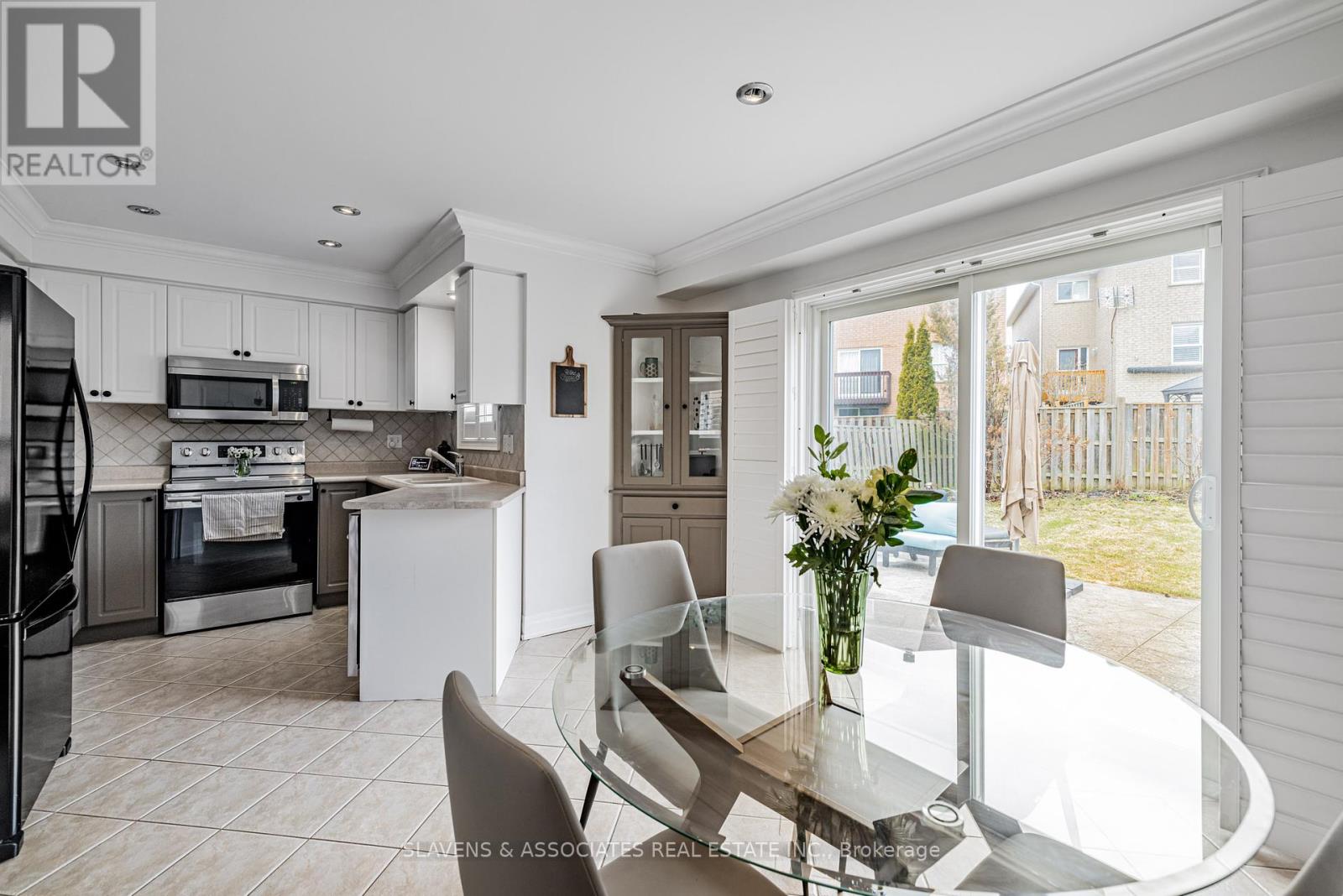 11 Bestview Crescent, Vaughan, Ontario  L6A 3S8 - Photo 11 - N12178007