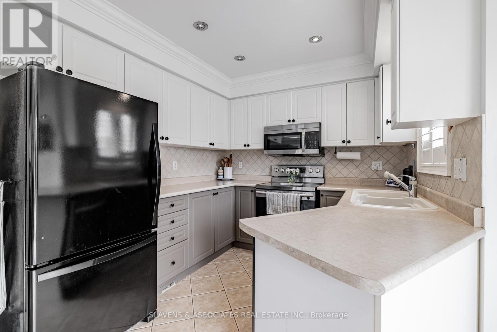11 Bestview Crescent, Vaughan, Ontario  L6A 3S8 - Photo 15 - N12178007