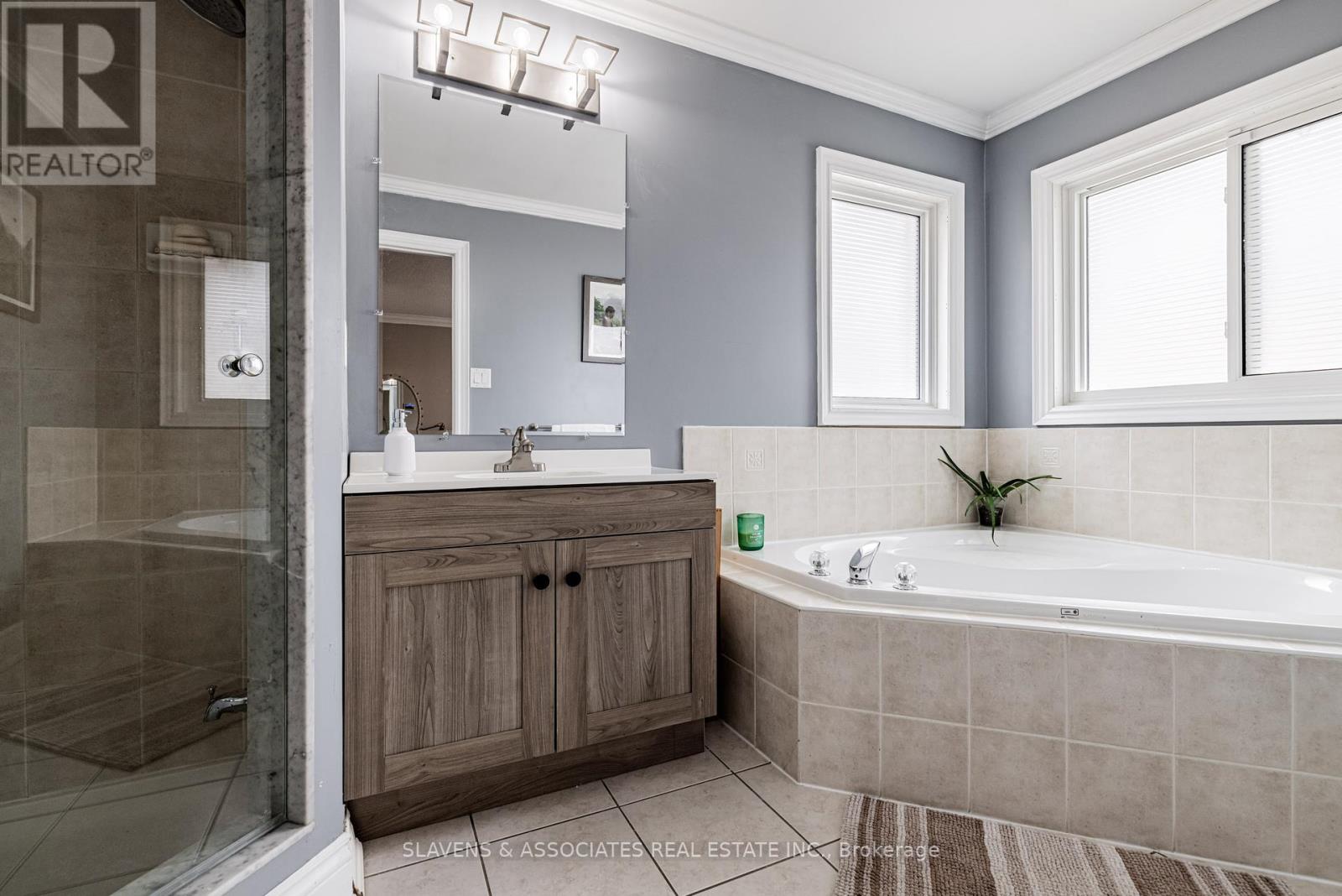 11 Bestview Crescent, Vaughan, Ontario  L6A 3S8 - Photo 24 - N12178007