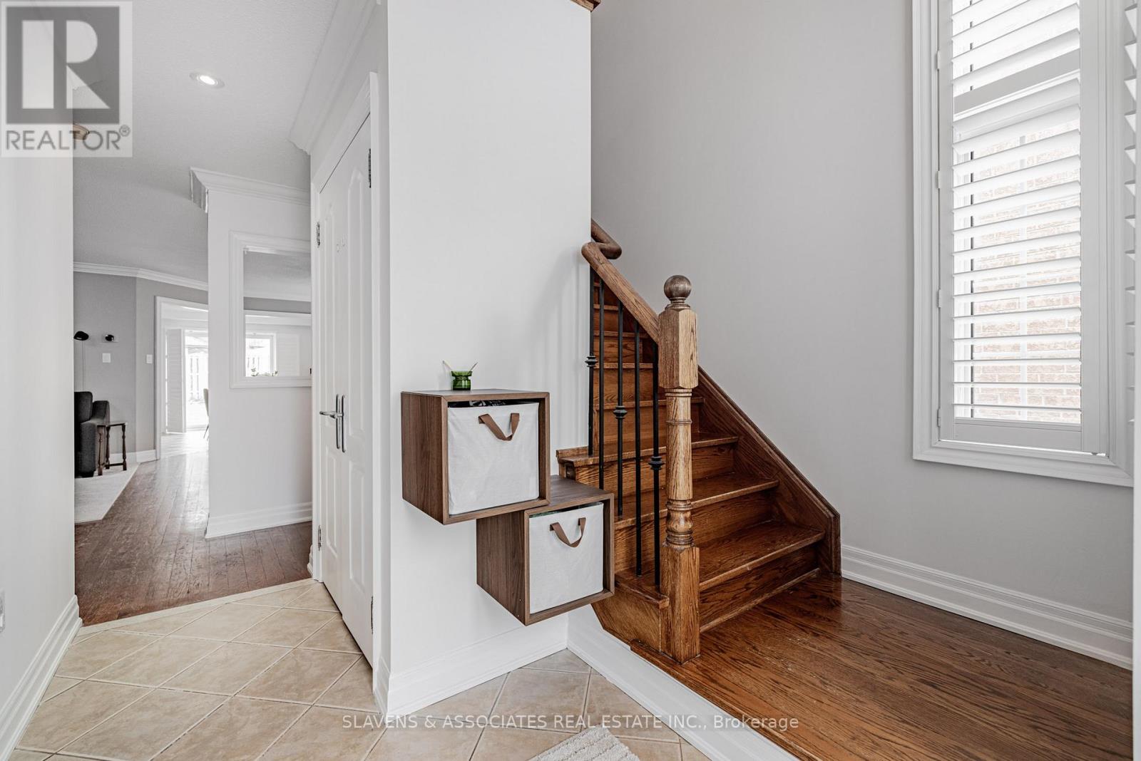 11 Bestview Crescent, Vaughan, Ontario  L6A 3S8 - Photo 3 - N12178007
