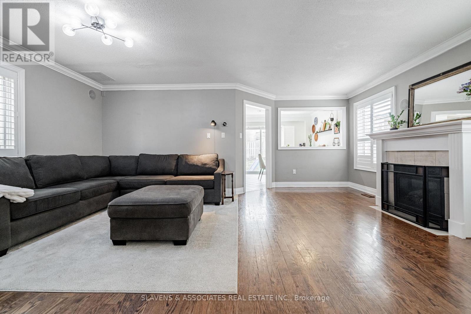 11 Bestview Crescent, Vaughan, Ontario  L6A 3S8 - Photo 4 - N12178007