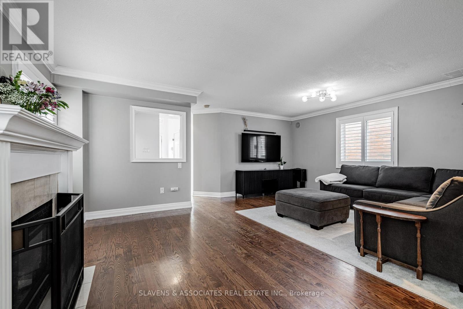 11 Bestview Crescent, Vaughan, Ontario  L6A 3S8 - Photo 7 - N12178007