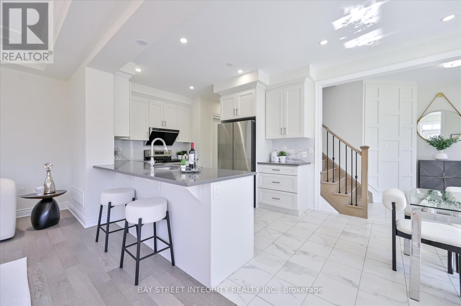61 Hartney Drive, Richmond Hill, Ontario  L4S 0J9 - Photo 10 - N12181329