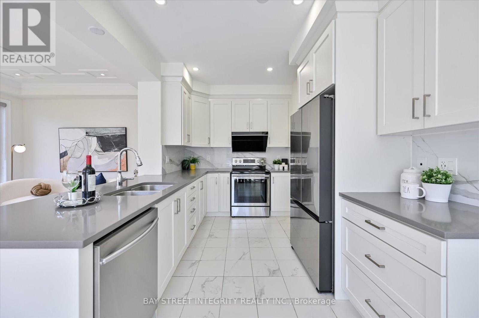 61 Hartney Drive, Richmond Hill, Ontario  L4S 0J9 - Photo 9 - N12181329
