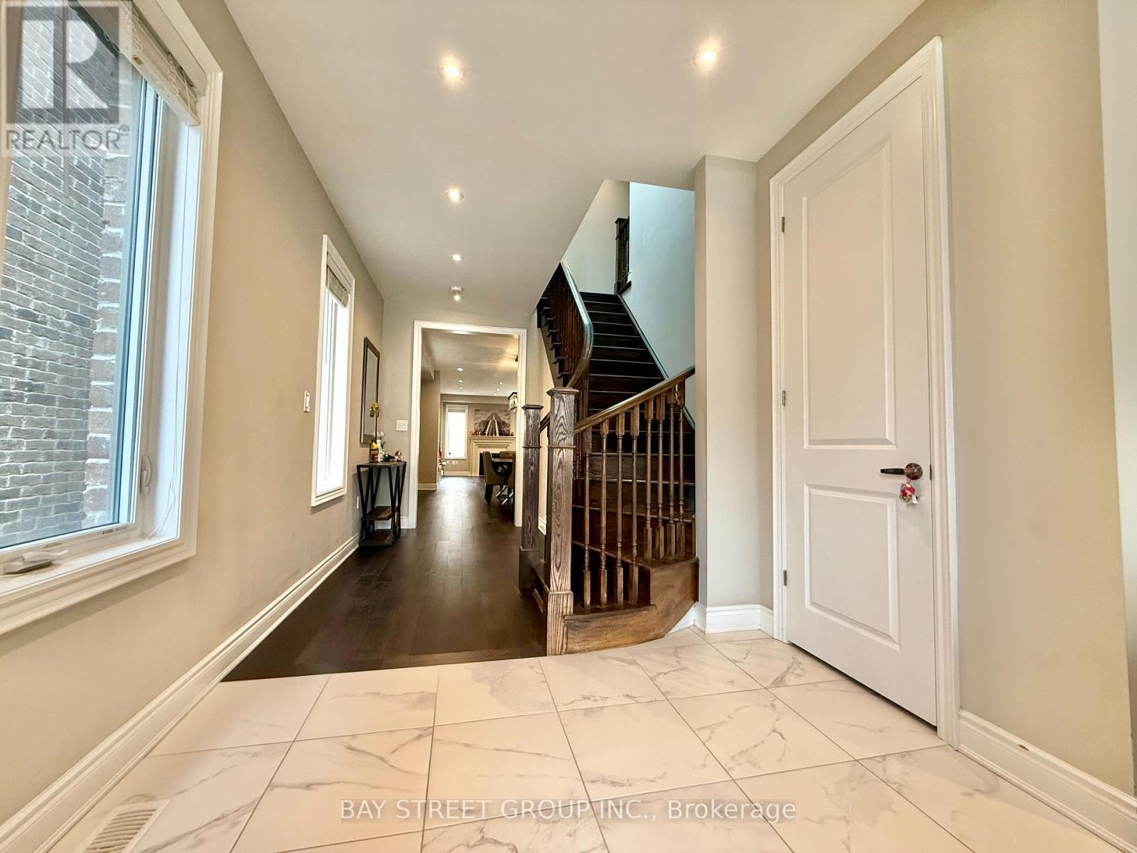 67 Hartney Drive, Richmond Hill, Ontario  L4S 0J9 - Photo 3 - N12187745
