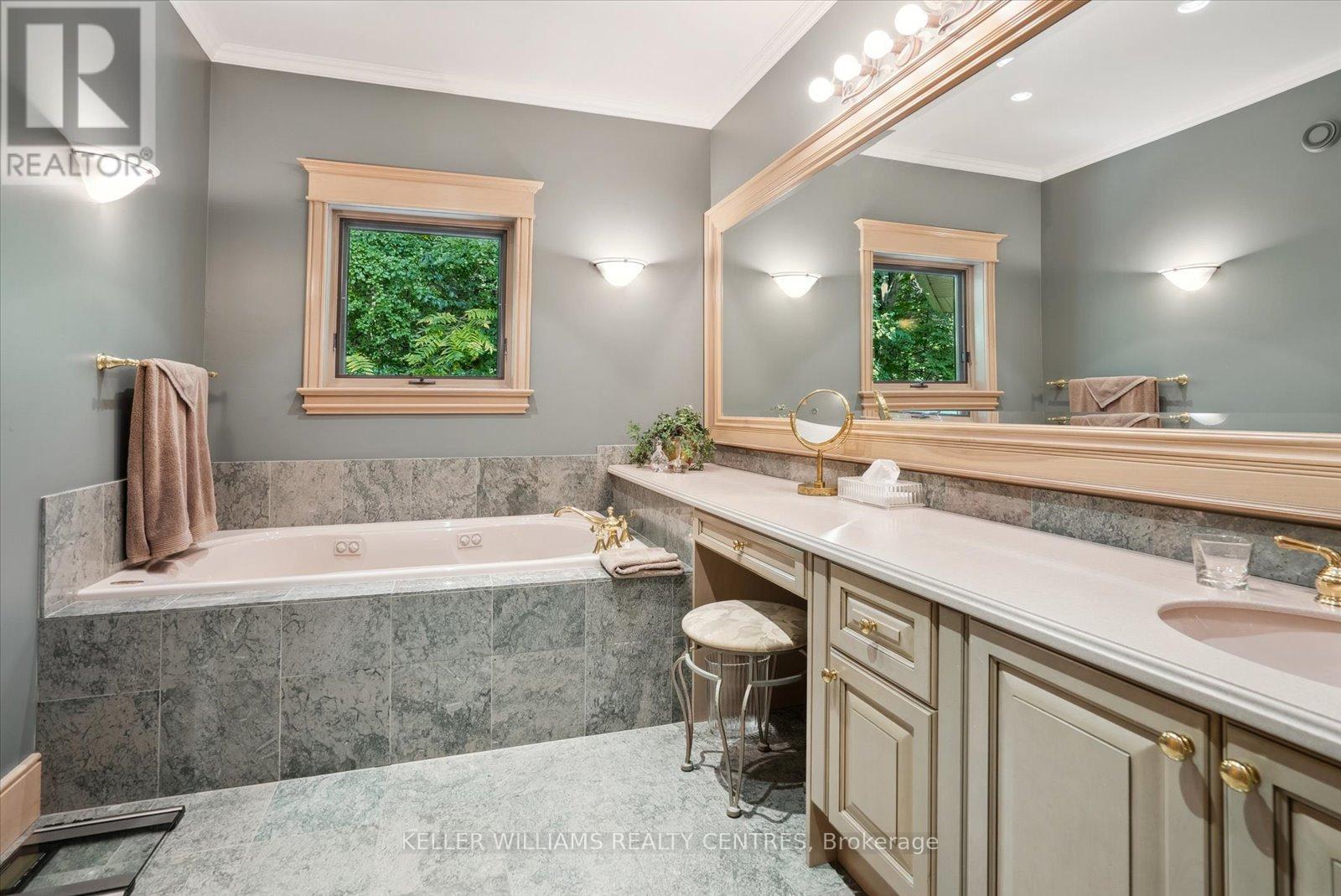 6 Country Heights Drive, Richmond Hill, Ontario  L4E 3M8 - Photo 18 - N12188565