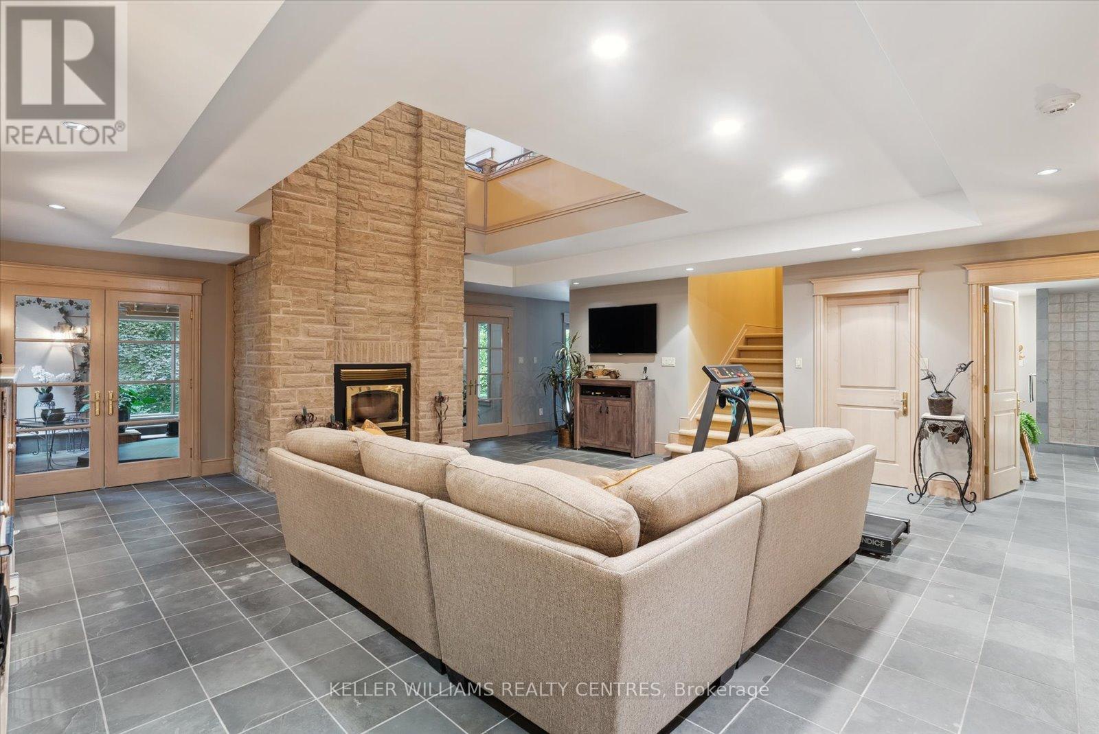 6 Country Heights Drive, Richmond Hill, Ontario  L4E 3M8 - Photo 20 - N12188565