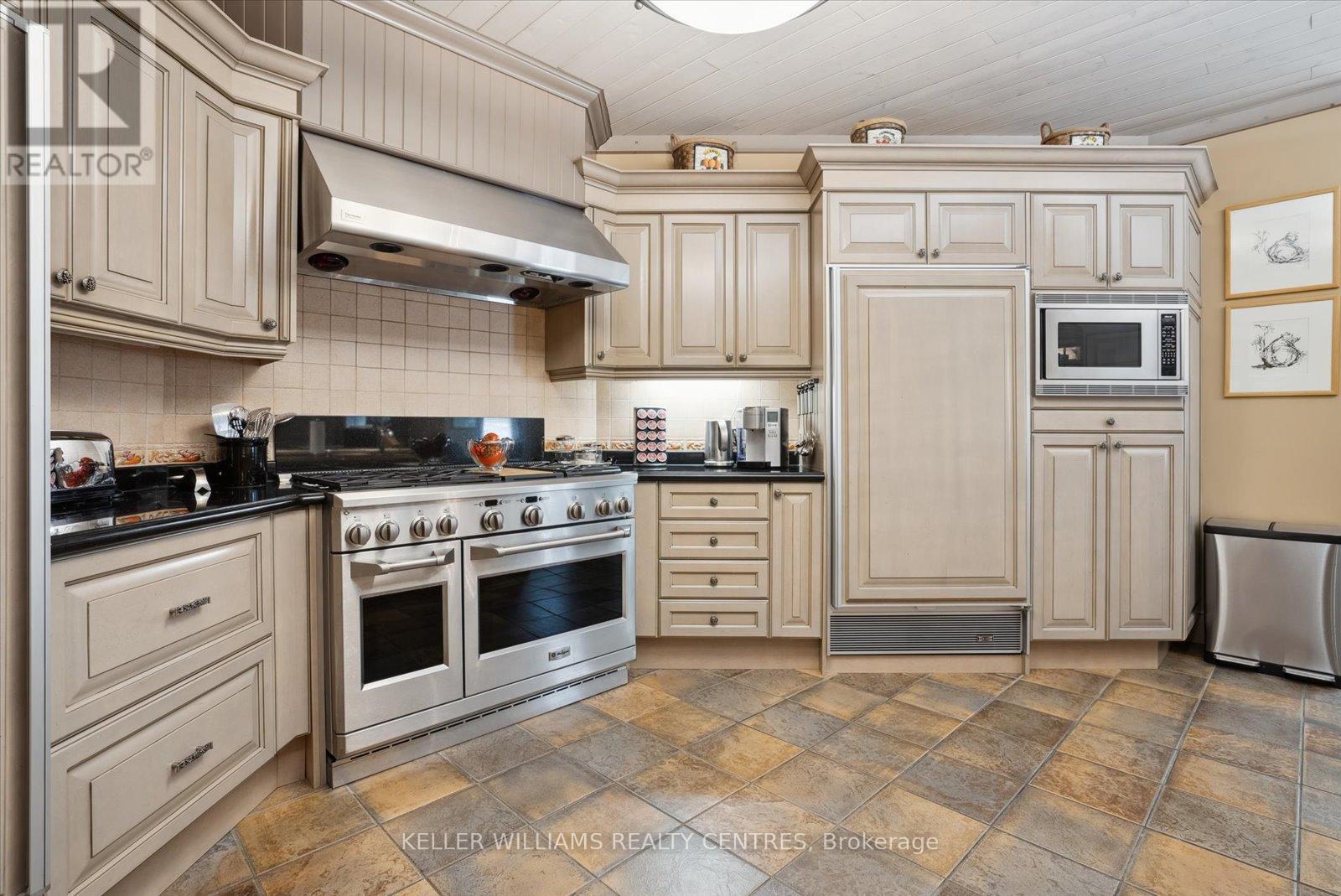 6 Country Heights Drive, Richmond Hill, Ontario  L4E 3M8 - Photo 9 - N12188565