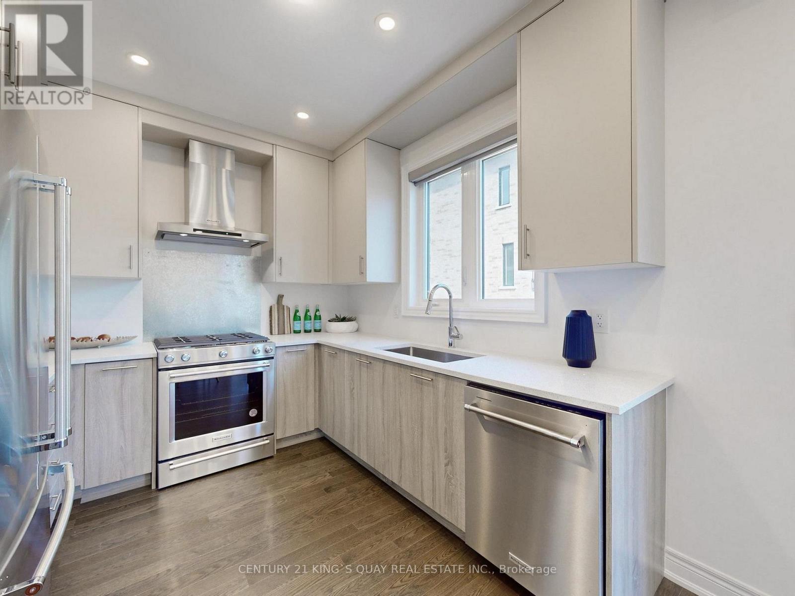 8 Schmeltzer Crescent, Richmond Hill, Ontario  L4E 1K8 - Photo 13 - N12190267