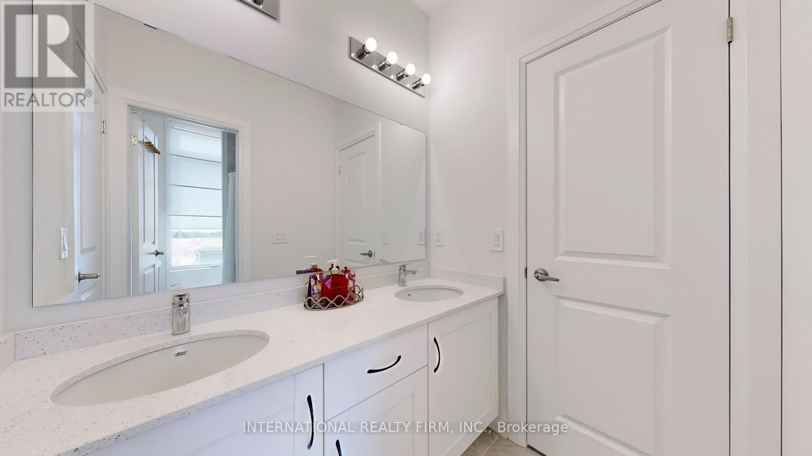 42 Tipp Drive, Richmond Hill, Ontario  L4E 1A2 - Photo 25 - N12194126