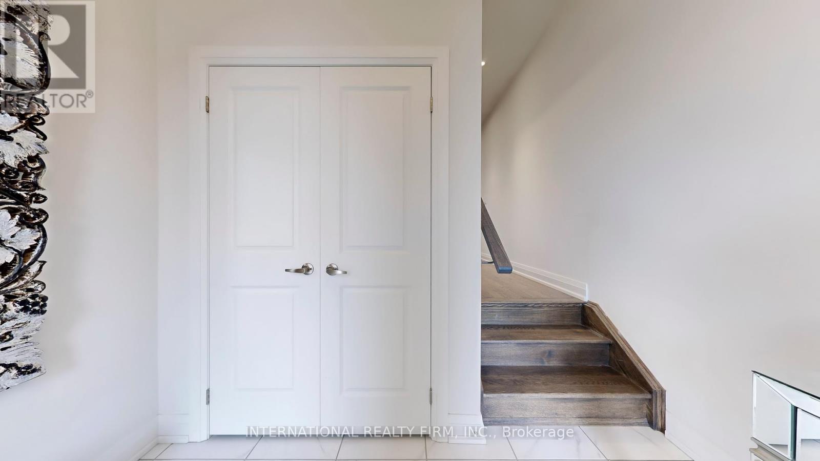 42 Tipp Drive, Richmond Hill, Ontario  L4E 1A2 - Photo 3 - N12194126