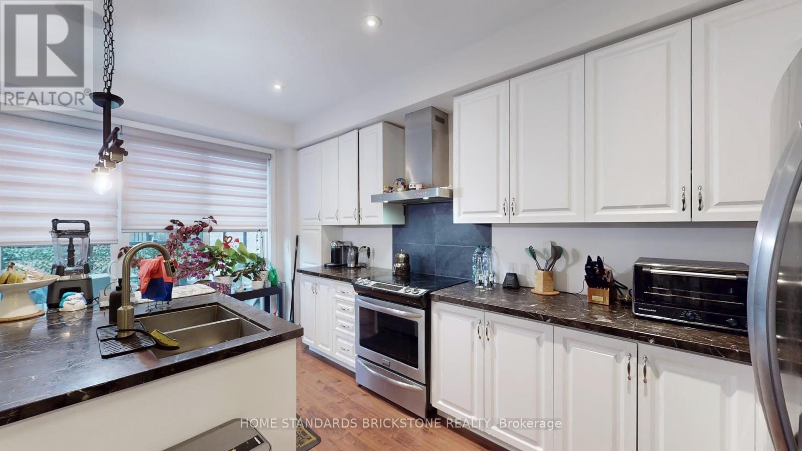 215 Salterton Circle, Vaughan, Ontario  L6A 4Z2 - Photo 12 - N12208204
