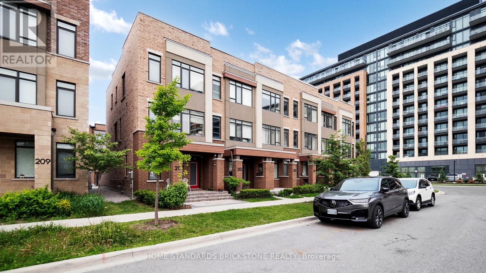 215 Salterton Circle, Vaughan, Ontario  L6A 4Z2 - Photo 2 - N12208204