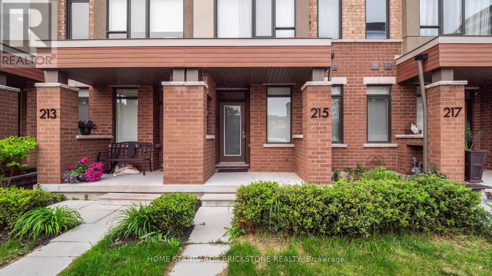 215 Salterton Circle, Vaughan, Ontario  L6A 4Z2 - Photo 3 - N12208204