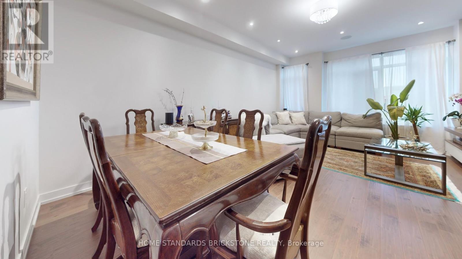 215 Salterton Circle, Vaughan, Ontario  L6A 4Z2 - Photo 7 - N12208204
