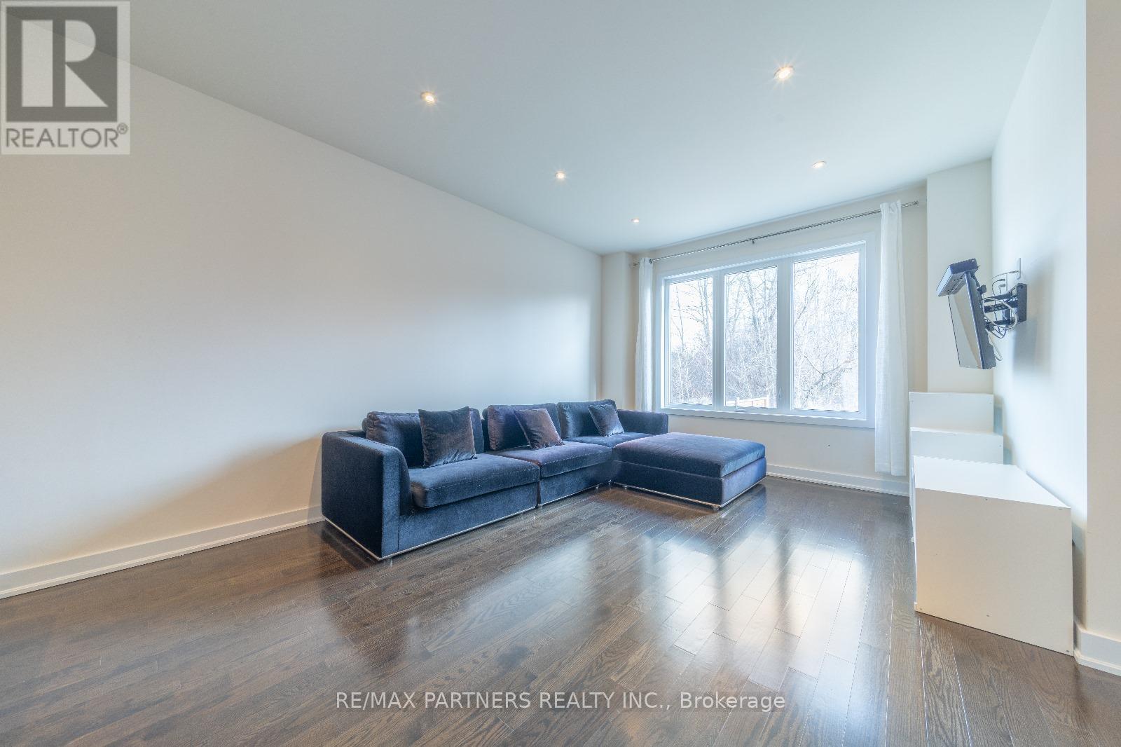 43 Dariole Drive, Richmond Hill, Ontario  L4E 0Z2 - Photo 8 - N12219135