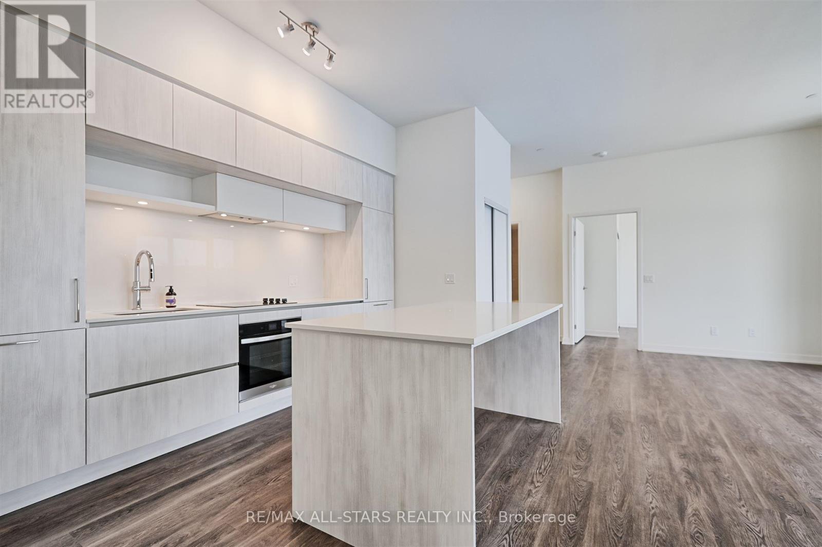 124 - 2 David Eyer Road, Richmond Hill, Ontario  L4S 0N6 - Photo 13 - N12247976