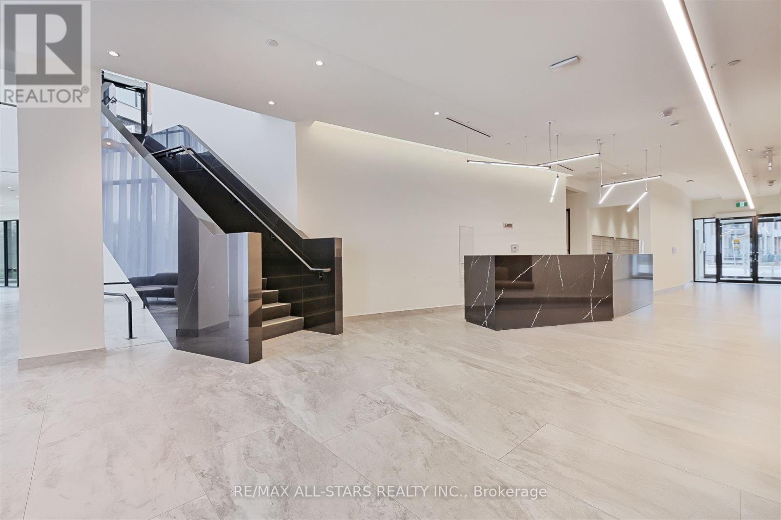 124 - 2 David Eyer Road, Richmond Hill, Ontario  L4S 0N6 - Photo 4 - N12247976