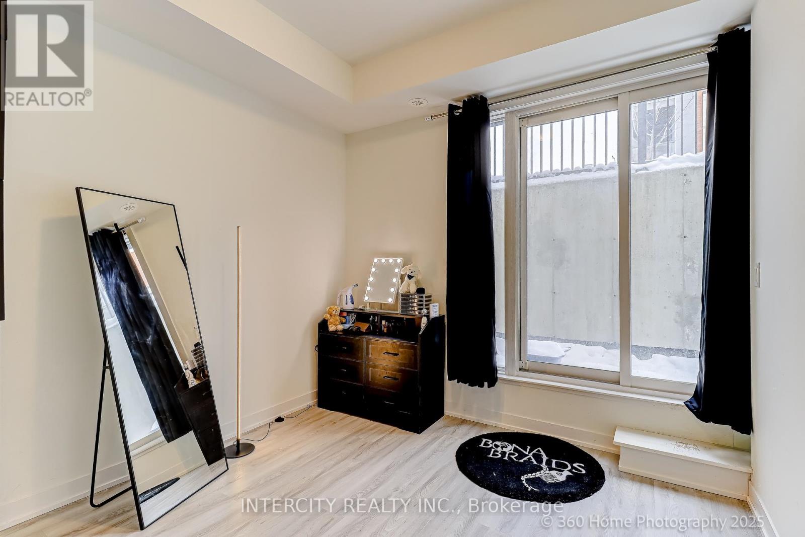 1504 - 11 David Eyer Road, Richmond Hill, Ontario  L4S 0N3 - Photo 21 - N12777446