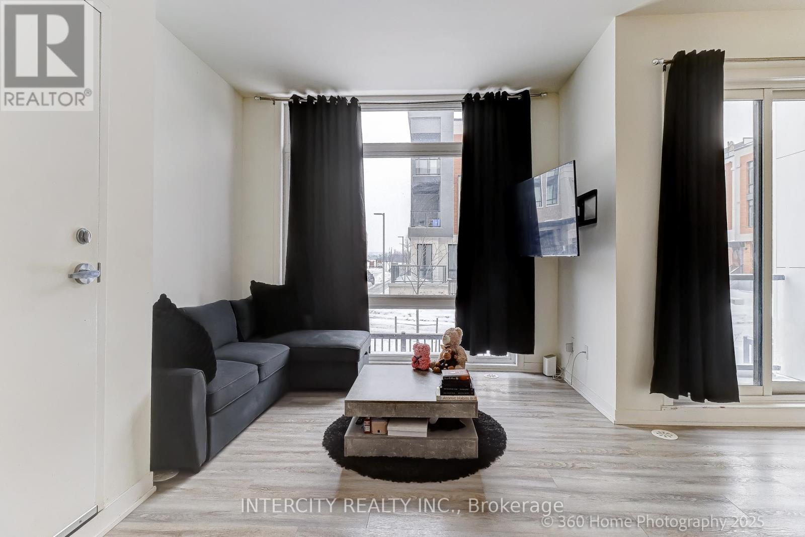 1504 - 11 David Eyer Road, Richmond Hill, Ontario  L4S 0N3 - Photo 4 - N12777446