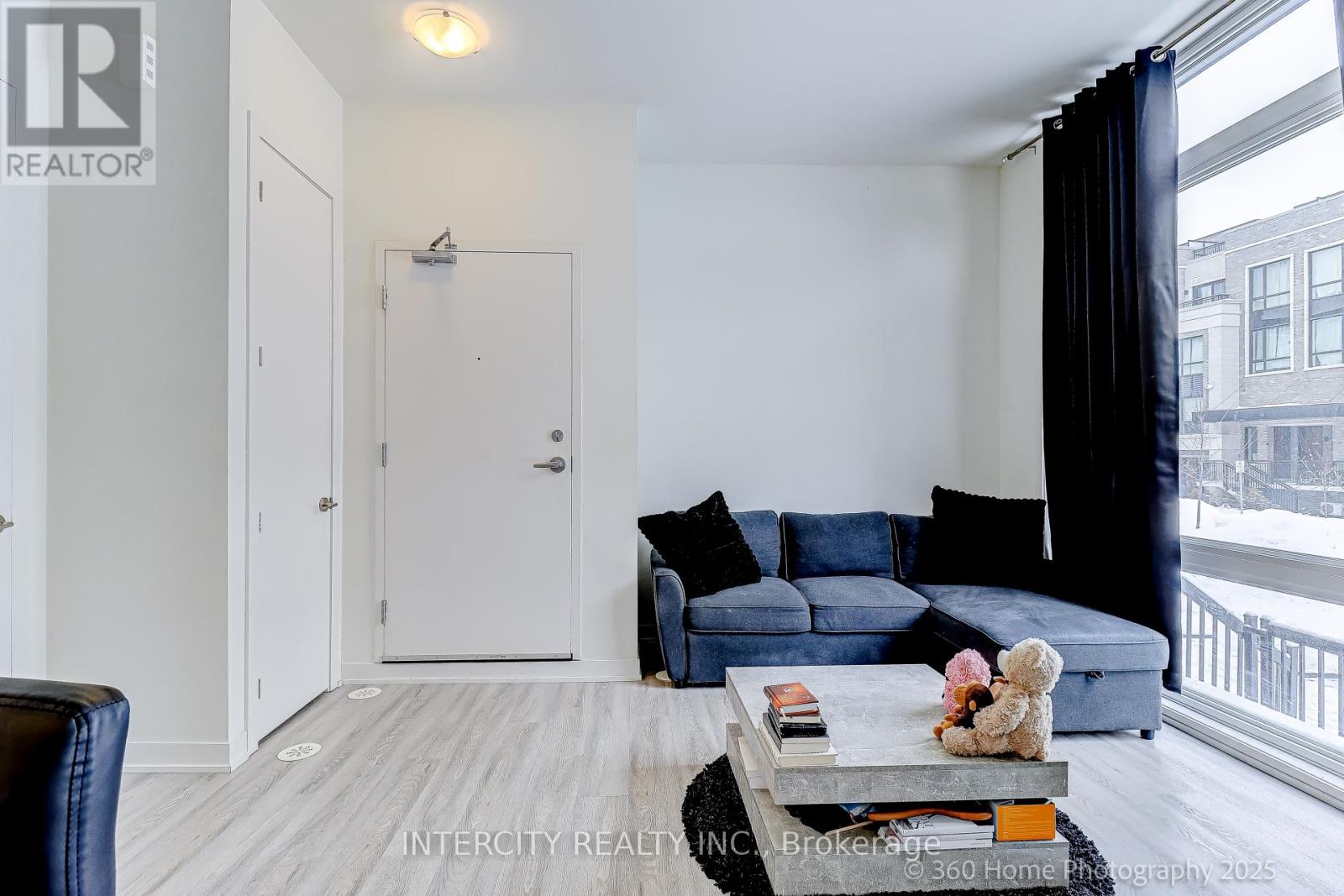 1504 - 11 David Eyer Road, Richmond Hill, Ontario  L4S 0N3 - Photo 5 - N12777446