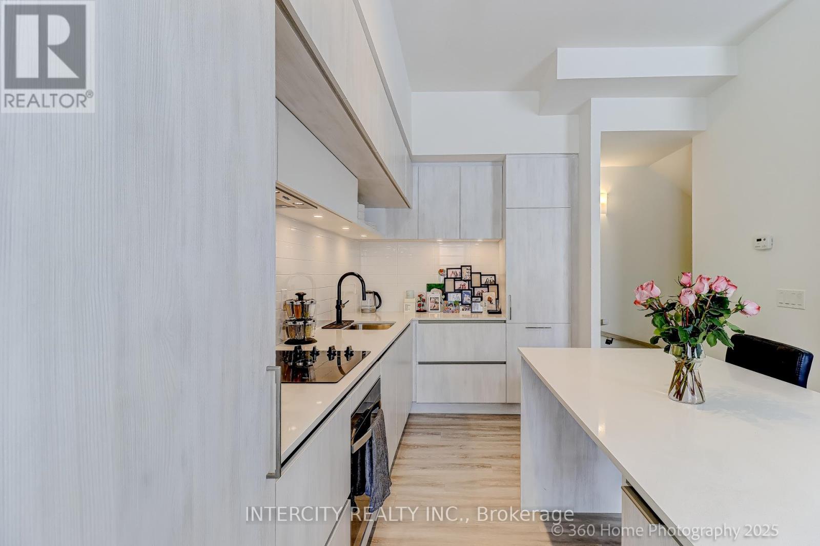 1504 - 11 David Eyer Road, Richmond Hill, Ontario  L4S 0N3 - Photo 6 - N12777446