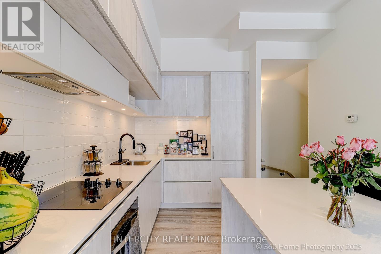 1504 - 11 David Eyer Road, Richmond Hill, Ontario  L4S 0N3 - Photo 8 - N12777446